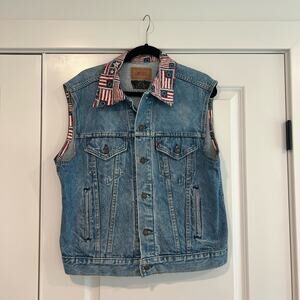 Vintage Levi Strauss Lightwash Denim American Flag USA Patriotic‎ Vest Size 44